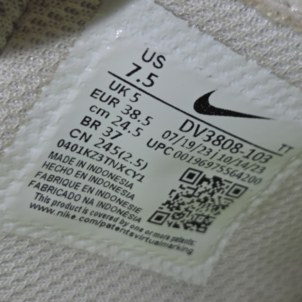 White Nike Womens Air Force 1 '07 Lows, Great Condion! Size 7.5 GIFT READY - Picture 2 of 7